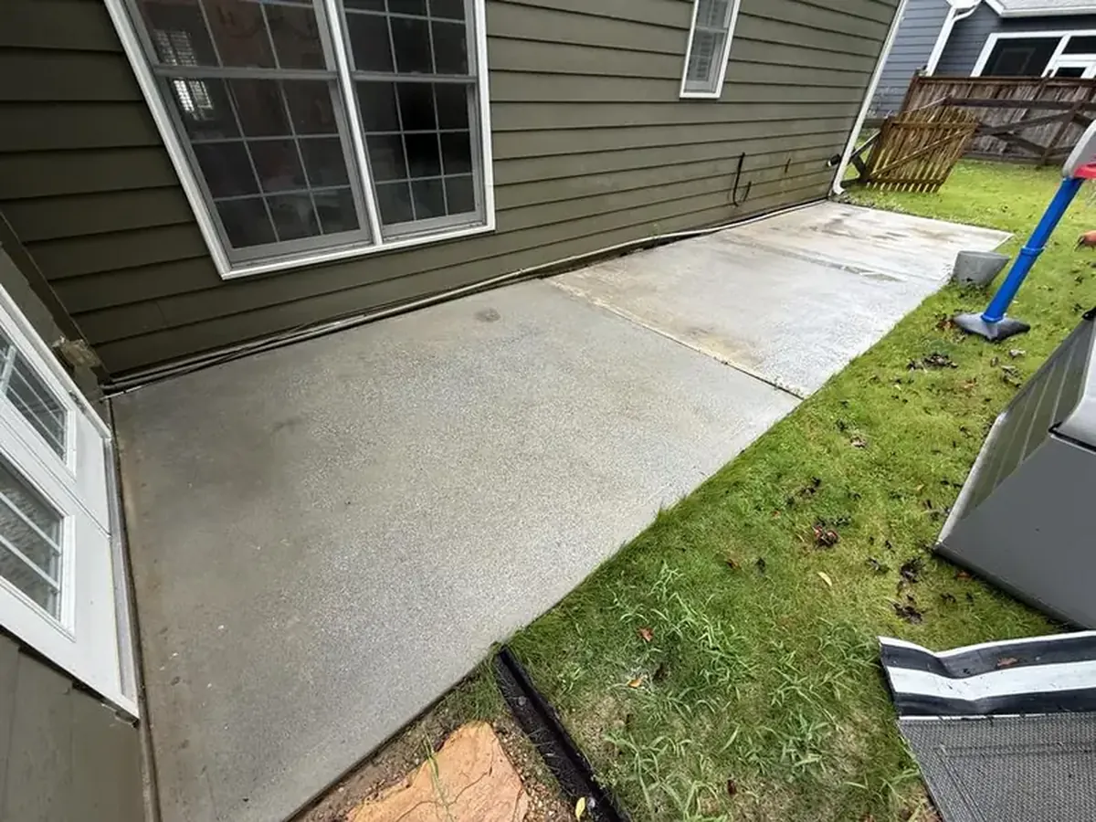 Concrete walkway after cleaning